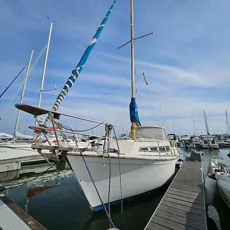 Barco Dalida Botel *