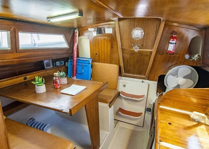 Barco Dalida Botel *